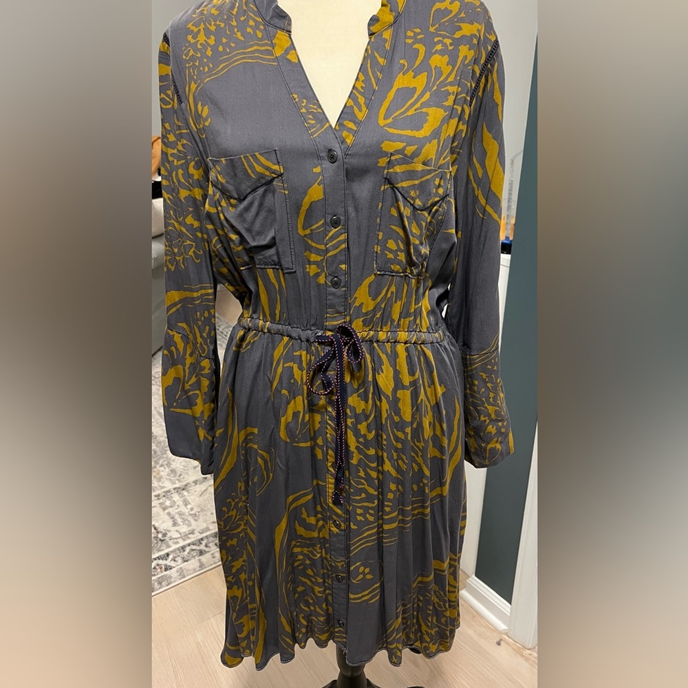 ANTHROPOLOGIE HOLDING HORSES Shirt Dress, Gray with Gold Colored Accent-  Size L
